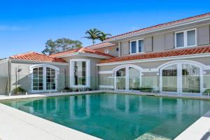 Elegance On The River, Noosa Waters Guest house, Noosaville