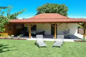 Villa V53 Siófok, Siofok