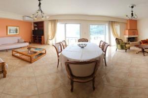 Garbo Appartments Apartments, Karistos