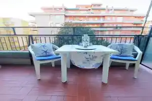 Tutto intorno. Mare, parcheggio privato, negozi. Apartments, Pietra Ligure