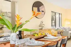 3BD Townhouse close to shops, transport with carpark, Brisbane