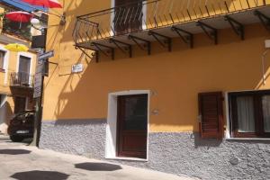 Casa Luna, Iglesias