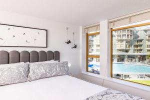 Cascade Lodge Premium Suite, with Pool & Hot Tub, Whistler