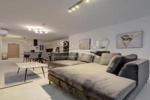 Central Two Bed - Short Walk to St Julian's & Sliema Apartments, St Julians
