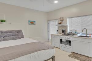 The Shining Sea Octopus Apartments, Oceanside