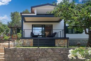 Beachside House Lara - Happy Rentals, Omisalj