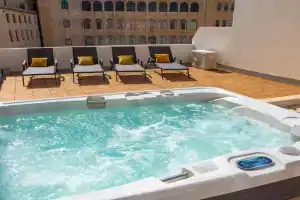 Villa Milano - Jacuzzi Rooftop Lounge with BBQ and Billiard Room, St Julians