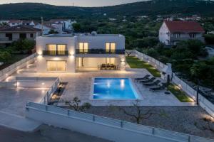 Villa Sea View - heated pool & 2 mins to the beach, Vinisce