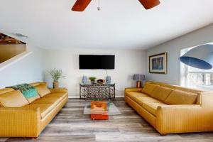 Cozy Spacious Home with Private Backyard and Patio, near shopping Guest house, Jacksonville