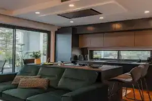 Emerald Stone Apartment, Varkiza