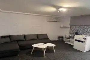 Studio Δωμάτιο, Eretria