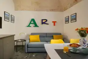 GuestHost - StayArt - Contemporary home for travellers, Bari
