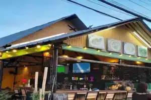 Bambus Restaurant, Bar & Hostel, Patong