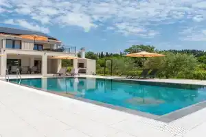 Green & Blue Five Bedroom Villa with Private Pool and Complete Privacy, Cilipi