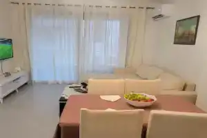 Henri's Apartments, Vlore