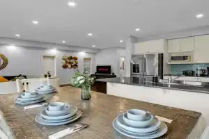 Spacious Family Friendly Vacation home Guest house, Mississauga