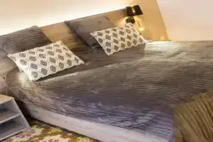 budget room 1 floor private bathroom ground floor, Valetta