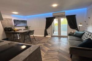 Delfa Luxe Suite Apartments, Supetar