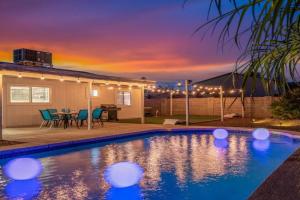 Mini Golf Fire Pit Pool Game Room, Chandler