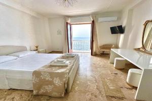 The View apartment, Scilla