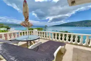 Central Beachfront stunning seaview terace free wifi Apartments, Herceg Novi