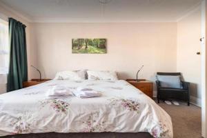 Cozy homestay room with garden view, free parking & fast Wi-Fi, Dunedin