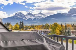 K202 Hot tub, Pool, MTN view, AC, free parking Apartments, Canmore