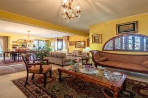 Dolfi Grand Loft Apartments, Iglesias