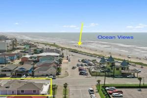 Galvez Oceanview Retreat Walk to Beach or Pleasure Pier Guest house, Galveston