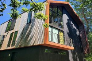 This Deluxe Modern New 3-Story Home With Central Ac Offers The Best Of! Guest house, Bozeman