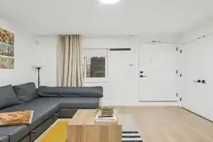 NEST- Modern 2BR Basement Retreat in South Guest house, Surrey