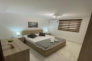 R2 Double Room, in share flat, Msida