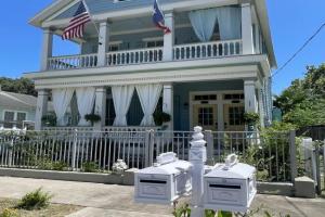 French Cowboy Apartments, Galveston