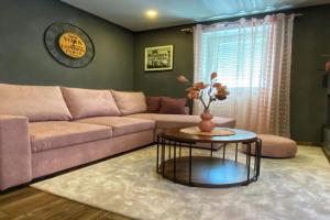 Adriana near the Beach & 5 min from the Airport Apartments, Kastel Stari