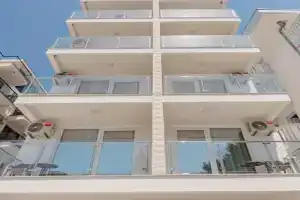 Bliss Apartments, Bar