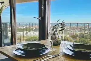 Studio an der Kongresshalle mit Blick über die Stadt, Augsburg