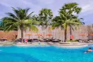 Kata Beach Guesthouse-The Beach Condo, Kata