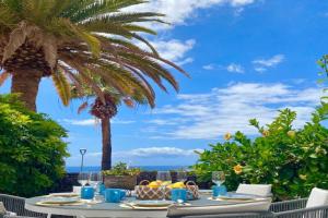 Private Holiday House with Ocean View Garden 7min to Bahia Beach Costa, Adeje