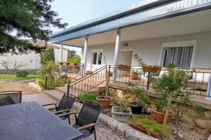 Holiday Home Lola - large outdoor area, Starigrad