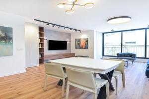 Elegance 3 BR in Gordon Beach by HolyGuest, Tel Aviv