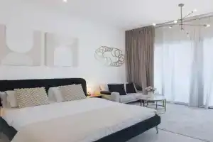 Elegant Studio in Binghatti Canal, Dubai