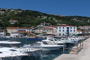 Apartment & studio Elizabet, Baska