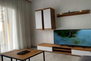 Vaso apartment, Qerret, Golem