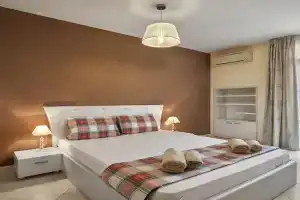 2BD Flat with Balcony in Flores Garden Complex by Flat Manager Apartments, Chernomorets