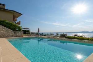Garda Lake, free park, big swimming pool Apartments, Torri del Benaco
