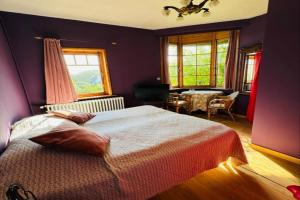Ruime slaapkamers met badkamers in Belle Epoquevilla- concessiewijk, De Haan