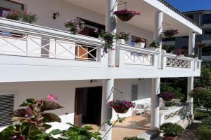 White Star Villa - Studio Apartments with Parking, Tirana