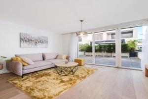 Modern 1 Bedroom in Center by GuestLee, Montreux