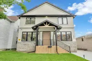 Stylish 2-Bedroom Apartment In Downtown, Windsor