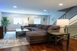 Stylish 3BR w Pool Table & Garage Guest house, Philadelphia
